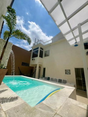 Casa com piscina, churrasqueira e terraço com vista pro mar!